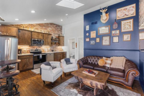 Rustic plus Western - Walk to Bars, Coffee and Restaurants